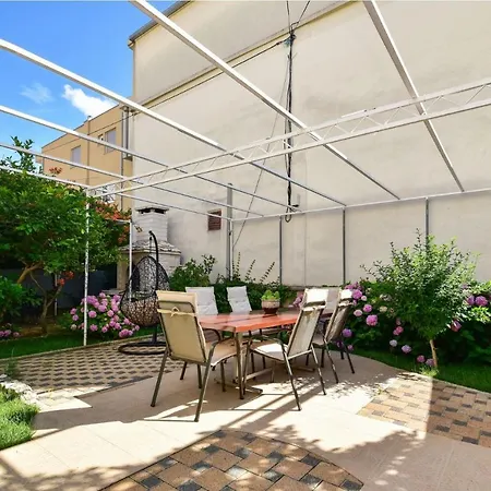 Apartment Pet - 300 M From *