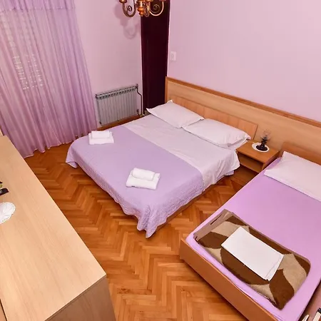Apartment Pet - 300 M From