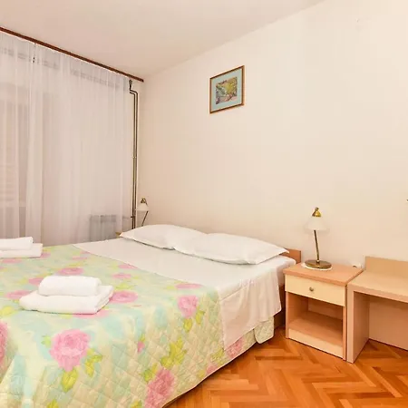 Pet - 300 M From Makarska